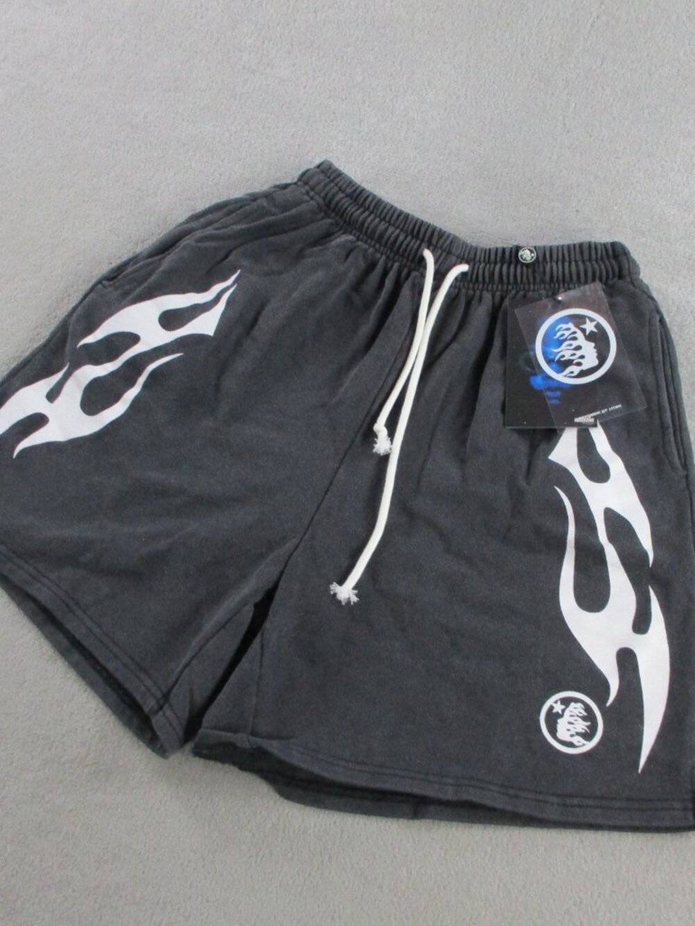 HELLSTAR Flame Shorts Mens Medium Gray White Sweat Drawstring Graphic Grunge NEW - Picture 2 of 8